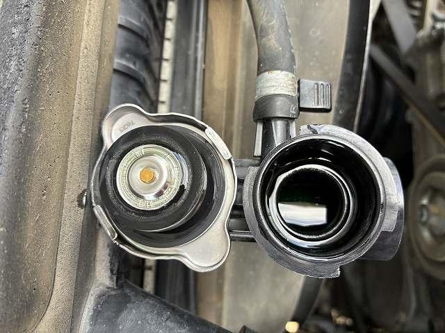 エルフトラック ２ｔ積・平・ＡＴ・メッキパーツ・全低床・検査付　２ｔ積・平・ＡＴ・メッキパーツ・全低床・フルセグナビ・左電格ミラー・フォグランプ・シートカバー・キーレス・ゲートチェーン・ホイールキャップ・荷台内寸　Ｌ３１１０　Ｗ１６０５　Ｈ３８０（22枚目）