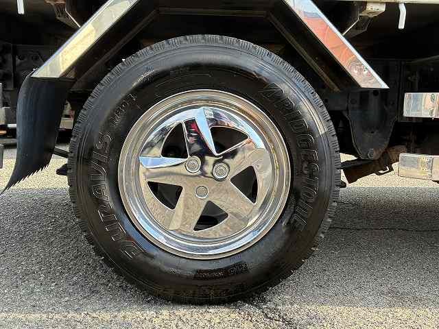 エルフトラック ２ｔ積・平・ＡＴ・メッキパーツ・全低床・検査付　２ｔ積・平・ＡＴ・メッキパーツ・全低床・フルセグナビ・左電格ミラー・フォグランプ・シートカバー・キーレス・ゲートチェーン・ホイールキャップ・荷台内寸　Ｌ３１１０　Ｗ１６０５　Ｈ３８０（23枚目）