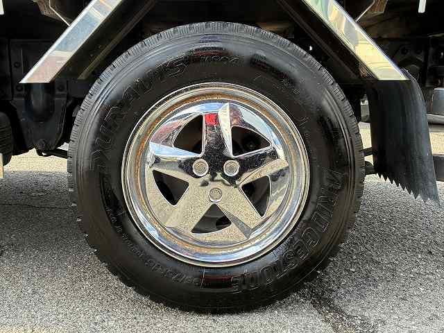 エルフトラック ２ｔ積・平・ＡＴ・メッキパーツ・全低床・検査付　２ｔ積・平・ＡＴ・メッキパーツ・全低床・フルセグナビ・左電格ミラー・フォグランプ・シートカバー・キーレス・ゲートチェーン・ホイールキャップ・荷台内寸　Ｌ３１１０　Ｗ１６０５　Ｈ３８０（24枚目）