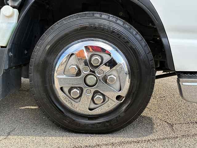 エルフトラック ２ｔ積・平・ＡＴ・メッキパーツ・全低床・検査付　２ｔ積・平・ＡＴ・メッキパーツ・全低床・フルセグナビ・左電格ミラー・フォグランプ・シートカバー・キーレス・ゲートチェーン・ホイールキャップ・荷台内寸　Ｌ３１１０　Ｗ１６０５　Ｈ３８０（26枚目）