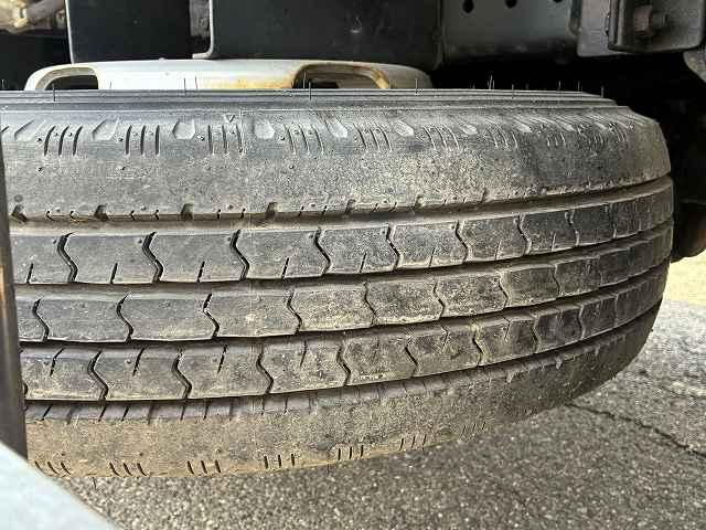 エルフトラック ２ｔ積・平・ＡＴ・メッキパーツ・全低床・検査付　２ｔ積・平・ＡＴ・メッキパーツ・全低床・フルセグナビ・左電格ミラー・フォグランプ・シートカバー・キーレス・ゲートチェーン・ホイールキャップ・荷台内寸　Ｌ３１１０　Ｗ１６０５　Ｈ３８０（27枚目）