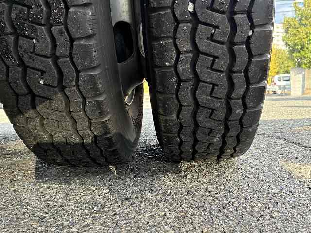 エルフトラック ２ｔ積・平・ＡＴ・メッキパーツ・全低床・検査付　２ｔ積・平・ＡＴ・メッキパーツ・全低床・フルセグナビ・左電格ミラー・フォグランプ・シートカバー・キーレス・ゲートチェーン・ホイールキャップ・荷台内寸　Ｌ３１１０　Ｗ１６０５　Ｈ３８０（30枚目）