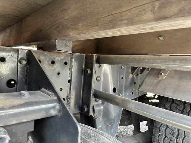 エルフトラック ２ｔ積・平・ＡＴ・メッキパーツ・全低床・検査付　２ｔ積・平・ＡＴ・メッキパーツ・全低床・フルセグナビ・左電格ミラー・フォグランプ・シートカバー・キーレス・ゲートチェーン・ホイールキャップ・荷台内寸　Ｌ３１１０　Ｗ１６０５　Ｈ３８０（34枚目）