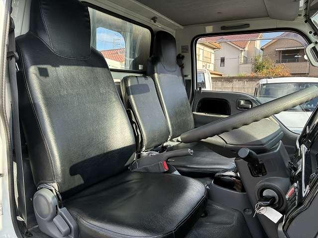 エルフトラック ２ｔ積・平・ＡＴ・メッキパーツ・全低床・検査付　２ｔ積・平・ＡＴ・メッキパーツ・全低床・フルセグナビ・左電格ミラー・フォグランプ・シートカバー・キーレス・ゲートチェーン・ホイールキャップ・荷台内寸　Ｌ３１１０　Ｗ１６０５　Ｈ３８０（38枚目）