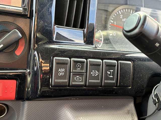 エルフトラック ２ｔ積・平・ＡＴ・メッキパーツ・全低床・検査付　２ｔ積・平・ＡＴ・メッキパーツ・全低床・フルセグナビ・左電格ミラー・フォグランプ・シートカバー・キーレス・ゲートチェーン・ホイールキャップ・荷台内寸　Ｌ３１１０　Ｗ１６０５　Ｈ３８０（40枚目）