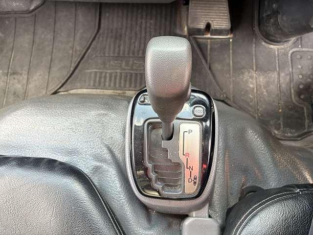 エルフトラック ２ｔ積・平・ＡＴ・メッキパーツ・全低床・検査付　２ｔ積・平・ＡＴ・メッキパーツ・全低床・フルセグナビ・左電格ミラー・フォグランプ・シートカバー・キーレス・ゲートチェーン・ホイールキャップ・荷台内寸　Ｌ３１１０　Ｗ１６０５　Ｈ３８０（41枚目）