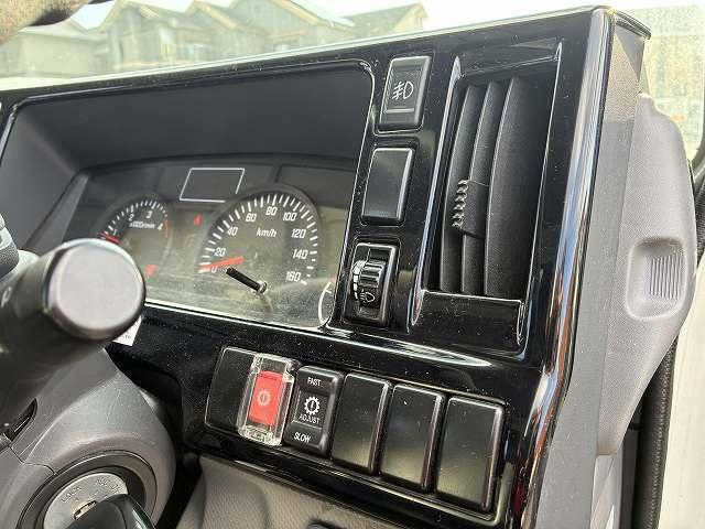 エルフトラック ２ｔ積・平・ＡＴ・メッキパーツ・全低床・検査付　２ｔ積・平・ＡＴ・メッキパーツ・全低床・フルセグナビ・左電格ミラー・フォグランプ・シートカバー・キーレス・ゲートチェーン・ホイールキャップ・荷台内寸　Ｌ３１１０　Ｗ１６０５　Ｈ３８０（43枚目）