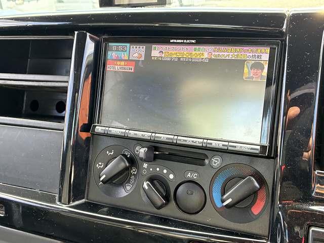 エルフトラック ２ｔ積・平・ＡＴ・メッキパーツ・全低床・検査付　２ｔ積・平・ＡＴ・メッキパーツ・全低床・フルセグナビ・左電格ミラー・フォグランプ・シートカバー・キーレス・ゲートチェーン・ホイールキャップ・荷台内寸　Ｌ３１１０　Ｗ１６０５　Ｈ３８０（44枚目）