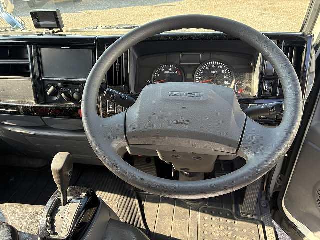 エルフトラック ２ｔ積・平・ＡＴ・メッキパーツ・全低床・検査付　２ｔ積・平・ＡＴ・メッキパーツ・全低床・フルセグナビ・左電格ミラー・フォグランプ・シートカバー・キーレス・ゲートチェーン・ホイールキャップ・荷台内寸　Ｌ３１１０　Ｗ１６０５　Ｈ３８０（45枚目）