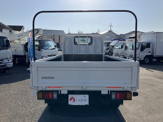 タイタンダッシュ ２ｔ積・平ボディ・１０尺・荷台鉄板張り・ＡＴ　２ｔ積・平ボディ・１０尺・荷台鉄板張り・ＡＴ・５ｔ未満・荷台やぐら（取外し可能）・アイドリングストップ・キーレス・ドアバイザー・フロアゴムマット・荷台内寸　Ｌ３１２２　Ｗ１６１８　Ｈ３７９（7枚目）