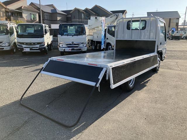 タイタンダッシュ ２ｔ積・平ボディ・１０尺・荷台鉄板張り・ＡＴ　２ｔ積・平ボディ・１０尺・荷台鉄板張り・ＡＴ・５ｔ未満・荷台やぐら（取外し可能）・アイドリングストップ・キーレス・ドアバイザー・フロアゴムマット・荷台内寸　Ｌ３１２２　Ｗ１６１８　Ｈ３７９（15枚目）