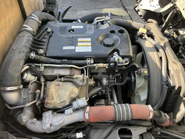 タイタンダッシュ ２ｔ積・平ボディ・１０尺・荷台鉄板張り・ＡＴ　２ｔ積・平ボディ・１０尺・荷台鉄板張り・ＡＴ・５ｔ未満・荷台やぐら（取外し可能）・アイドリングストップ・キーレス・ドアバイザー・フロアゴムマット・荷台内寸　Ｌ３１２２　Ｗ１６１８　Ｈ３７９（18枚目）