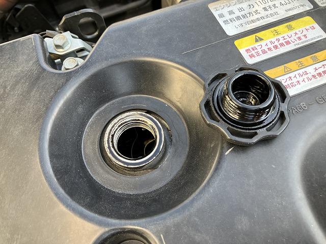 タイタンダッシュ ２ｔ積・平ボディ・１０尺・荷台鉄板張り・ＡＴ　２ｔ積・平ボディ・１０尺・荷台鉄板張り・ＡＴ・５ｔ未満・荷台やぐら（取外し可能）・アイドリングストップ・キーレス・ドアバイザー・フロアゴムマット・荷台内寸　Ｌ３１２２　Ｗ１６１８　Ｈ３７９（20枚目）