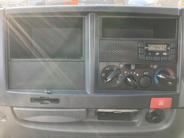 タイタンダッシュ ２ｔ積・平ボディ・１０尺・荷台鉄板張り・ＡＴ　２ｔ積・平ボディ・１０尺・荷台鉄板張り・ＡＴ・５ｔ未満・荷台やぐら（取外し可能）・アイドリングストップ・キーレス・ドアバイザー・フロアゴムマット・荷台内寸　Ｌ３１２２　Ｗ１６１８　Ｈ３７９（36枚目）