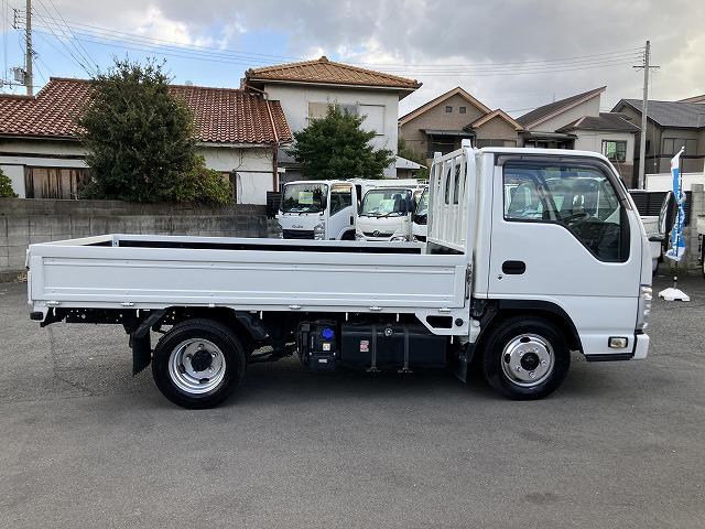 エルフトラック １．５５ｔ積・平ボディ・ナビ付・５ｔ未満・ＡＴ　１．５５ｔ積・平ボディ・ナビ付・５ｔ未満・ＡＴ・プリクラ・レーンアシスト・フォグランプ・左右電格ミラー・バックカメラ・ＥＴＣ・ドラレコ・キーレス・荷台内寸　Ｌ３１１９　Ｗ１６３３　Ｈ３７７（5枚目）