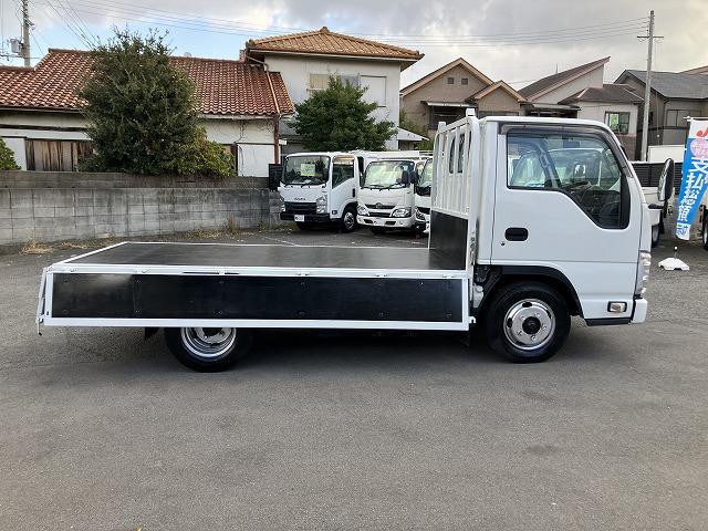 エルフトラック １．５５ｔ積・平ボディ・ナビ付・５ｔ未満・ＡＴ　１．５５ｔ積・平ボディ・ナビ付・５ｔ未満・ＡＴ・プリクラ・レーンアシスト・フォグランプ・左右電格ミラー・バックカメラ・ＥＴＣ・ドラレコ・キーレス・荷台内寸　Ｌ３１１９　Ｗ１６３３　Ｈ３７７（12枚目）