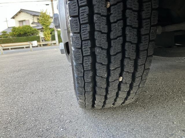 エルフトラック １．５５ｔ積・平ボディ・ナビ付・５ｔ未満・ＡＴ　１．５５ｔ積・平ボディ・ナビ付・５ｔ未満・ＡＴ・プリクラ・レーンアシスト・フォグランプ・左右電格ミラー・バックカメラ・ＥＴＣ・ドラレコ・キーレス・荷台内寸　Ｌ３１１９　Ｗ１６３３　Ｈ３７７（27枚目）