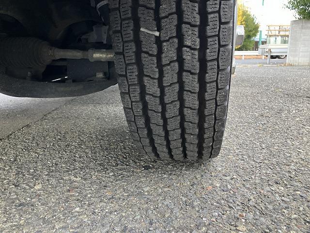 エルフトラック １．５５ｔ積・平ボディ・ナビ付・５ｔ未満・ＡＴ　１．５５ｔ積・平ボディ・ナビ付・５ｔ未満・ＡＴ・プリクラ・レーンアシスト・フォグランプ・左右電格ミラー・バックカメラ・ＥＴＣ・ドラレコ・キーレス・荷台内寸　Ｌ３１１９　Ｗ１６３３　Ｈ３７７（28枚目）