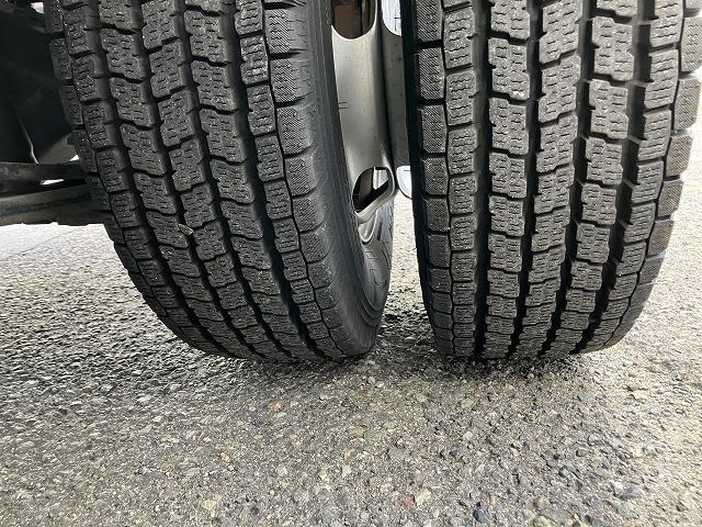 エルフトラック １．５５ｔ積・平ボディ・ナビ付・５ｔ未満・ＡＴ　１．５５ｔ積・平ボディ・ナビ付・５ｔ未満・ＡＴ・プリクラ・レーンアシスト・フォグランプ・左右電格ミラー・バックカメラ・ＥＴＣ・ドラレコ・キーレス・荷台内寸　Ｌ３１１９　Ｗ１６３３　Ｈ３７７（30枚目）