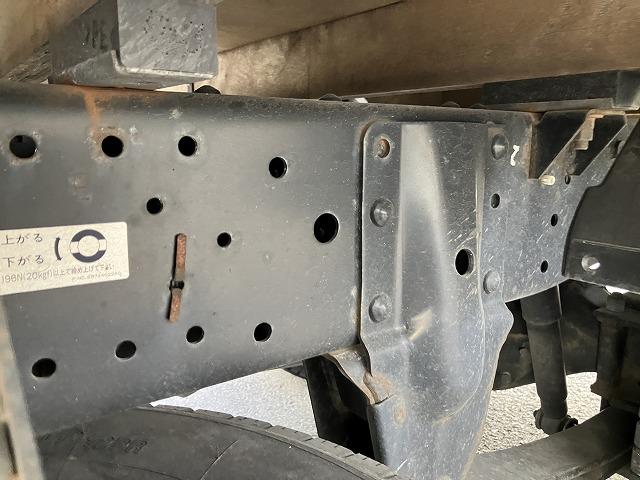 エルフトラック １．５５ｔ積・平ボディ・ナビ付・５ｔ未満・ＡＴ　１．５５ｔ積・平ボディ・ナビ付・５ｔ未満・ＡＴ・プリクラ・レーンアシスト・フォグランプ・左右電格ミラー・バックカメラ・ＥＴＣ・ドラレコ・キーレス・荷台内寸　Ｌ３１１９　Ｗ１６３３　Ｈ３７７（32枚目）