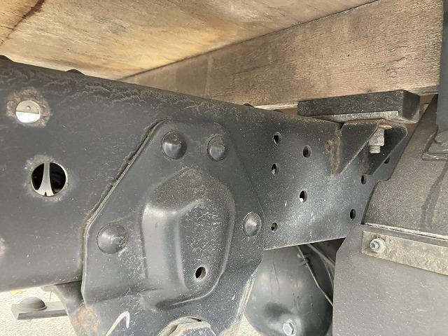 エルフトラック １．５５ｔ積・平ボディ・ナビ付・５ｔ未満・ＡＴ　１．５５ｔ積・平ボディ・ナビ付・５ｔ未満・ＡＴ・プリクラ・レーンアシスト・フォグランプ・左右電格ミラー・バックカメラ・ＥＴＣ・ドラレコ・キーレス・荷台内寸　Ｌ３１１９　Ｗ１６３３　Ｈ３７７（35枚目）