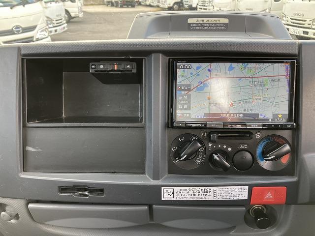 エルフトラック １．５５ｔ積・平ボディ・ナビ付・５ｔ未満・ＡＴ　１．５５ｔ積・平ボディ・ナビ付・５ｔ未満・ＡＴ・プリクラ・レーンアシスト・フォグランプ・左右電格ミラー・バックカメラ・ＥＴＣ・ドラレコ・キーレス・荷台内寸　Ｌ３１１９　Ｗ１６３３　Ｈ３７７（37枚目）