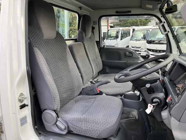 エルフトラック １．５５ｔ積・平ボディ・ナビ付・５ｔ未満・ＡＴ　１．５５ｔ積・平ボディ・ナビ付・５ｔ未満・ＡＴ・プリクラ・レーンアシスト・フォグランプ・左右電格ミラー・バックカメラ・ＥＴＣ・ドラレコ・キーレス・荷台内寸　Ｌ３１１９　Ｗ１６３３　Ｈ３７７（46枚目）