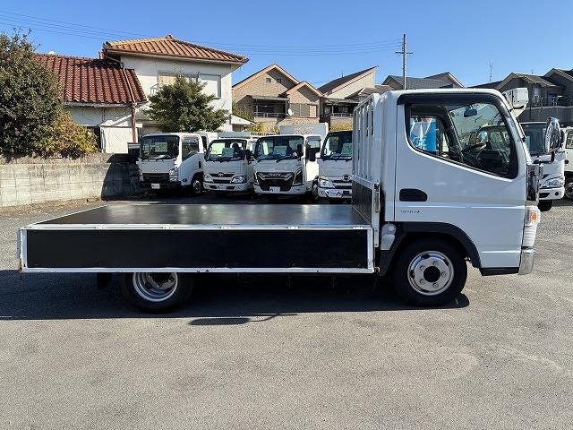 キャンター ２ｔ積・平ボディ・１０尺・バックカメラ・５ＭＴ　・２ｔ積・平ボディ・１０尺・Ｂカメラ・５ＭＴ・衝突軽減ブレーキ・レーンキープアシスト・メッキパーツ・キーレス・フォグランプ・ＥＴＣ・ドラレコ（ＳＤ欠）・荷台内寸　Ｌ３１１８Ｗ１６１６Ｈ３７９☆荷台鉄板（12枚目）