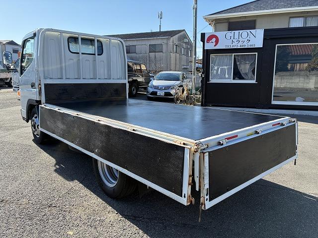 キャンター ２ｔ積・平ボディ・１０尺・バックカメラ・５ＭＴ　・２ｔ積・平ボディ・１０尺・Ｂカメラ・５ＭＴ・衝突軽減ブレーキ・レーンキープアシスト・メッキパーツ・キーレス・フォグランプ・ＥＴＣ・ドラレコ（ＳＤ欠）・荷台内寸　Ｌ３１１８Ｗ１６１６Ｈ３７９☆荷台鉄板（13枚目）