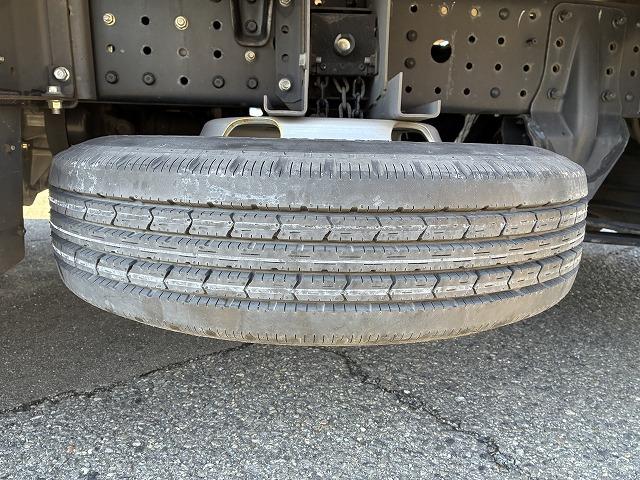 キャンター ２ｔ積・平ボディ・１０尺・バックカメラ・５ＭＴ　・２ｔ積・平ボディ・１０尺・Ｂカメラ・５ＭＴ・衝突軽減ブレーキ・レーンキープアシスト・メッキパーツ・キーレス・フォグランプ・ＥＴＣ・ドラレコ（ＳＤ欠）・荷台内寸　Ｌ３１１８Ｗ１６１６Ｈ３７９☆荷台鉄板（25枚目）