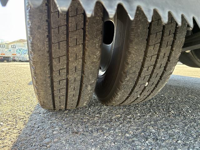 キャンター ２ｔ積・平ボディ・１０尺・バックカメラ・５ＭＴ　・２ｔ積・平ボディ・１０尺・Ｂカメラ・５ＭＴ・衝突軽減ブレーキ・レーンキープアシスト・メッキパーツ・キーレス・フォグランプ・ＥＴＣ・ドラレコ（ＳＤ欠）・荷台内寸　Ｌ３１１８Ｗ１６１６Ｈ３７９☆荷台鉄板（29枚目）