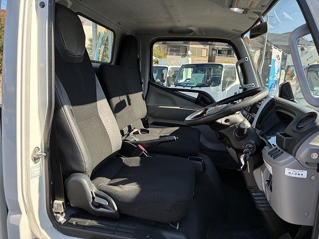 キャンター ２ｔ積・平ボディ・１０尺・バックカメラ・５ＭＴ　・２ｔ積・平ボディ・１０尺・Ｂカメラ・５ＭＴ・衝突軽減ブレーキ・レーンキープアシスト・メッキパーツ・キーレス・フォグランプ・ＥＴＣ・ドラレコ（ＳＤ欠）・荷台内寸　Ｌ３１１８Ｗ１６１６Ｈ３７９☆荷台鉄板（32枚目）