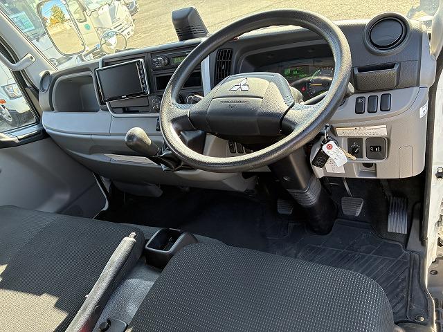 キャンター ２ｔ積・平ボディ・１０尺・バックカメラ・５ＭＴ　・２ｔ積・平ボディ・１０尺・Ｂカメラ・５ＭＴ・衝突軽減ブレーキ・レーンキープアシスト・メッキパーツ・キーレス・フォグランプ・ＥＴＣ・ドラレコ（ＳＤ欠）・荷台内寸　Ｌ３１１８Ｗ１６１６Ｈ３７９☆荷台鉄板（35枚目）