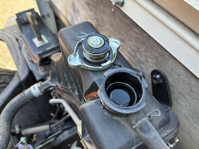 キャンター ２ｔ積・平ボディ・１０尺・バックカメラ・５ＭＴ　・２ｔ積・平ボディ・１０尺・Ｂカメラ・５ＭＴ・衝突軽減ブレーキ・レーンキープアシスト・メッキパーツ・キーレス・フォグランプ・ＥＴＣ・ドラレコ（ＳＤ欠）・荷台内寸　Ｌ３１１８Ｗ１６１６Ｈ３７９☆荷台鉄板（40枚目）