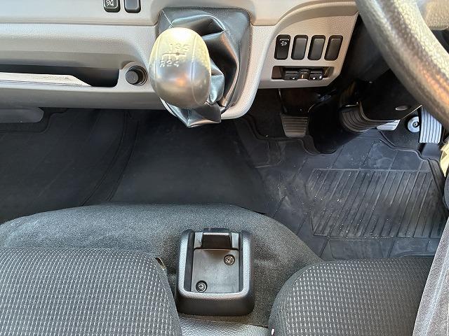 キャンター ２ｔ積・平ボディ・１０尺・バックカメラ・５ＭＴ　・２ｔ積・平ボディ・１０尺・Ｂカメラ・５ＭＴ・衝突軽減ブレーキ・レーンキープアシスト・メッキパーツ・キーレス・フォグランプ・ＥＴＣ・ドラレコ（ＳＤ欠）・荷台内寸　Ｌ３１１８Ｗ１６１６Ｈ３７９☆荷台鉄板（41枚目）