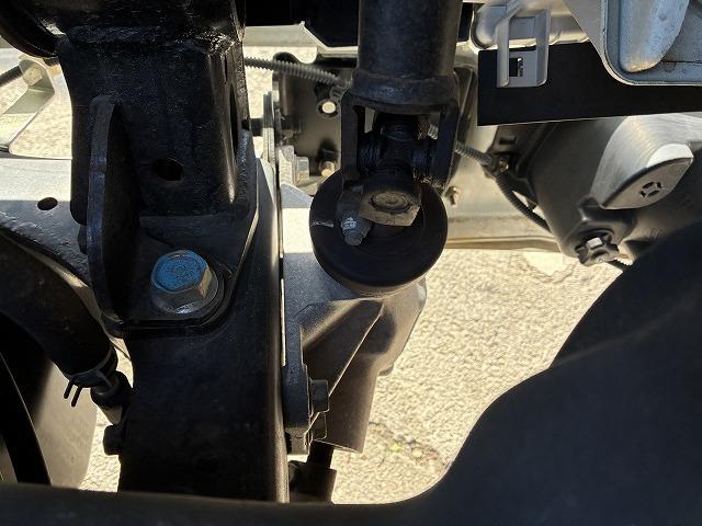 キャンター ２ｔ積・平ボディ・１０尺・バックカメラ・５ＭＴ　・２ｔ積・平ボディ・１０尺・Ｂカメラ・５ＭＴ・衝突軽減ブレーキ・レーンキープアシスト・メッキパーツ・キーレス・フォグランプ・ＥＴＣ・ドラレコ（ＳＤ欠）・荷台内寸　Ｌ３１１８Ｗ１６１６Ｈ３７９☆荷台鉄板（44枚目）