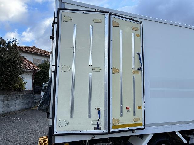 エルフトラック ー３０℃・冷蔵冷凍車・サイド扉・ワイドロング　ー３０℃・冷蔵冷凍車・サイド扉・東プレ製（２０１８．１）・前後冷凍機・２ｔ積・ＡＴ・Ｂカメラ・左電格ミラー・オートエアコン・ラッシングレール２段・荷台内寸　Ｌ４６０１　Ｗ１９７１　Ｈ２０６４（10枚目）