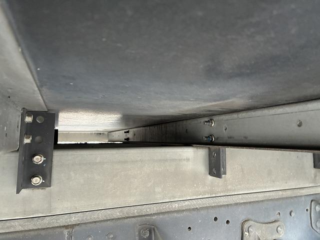 エルフトラック ー３０℃・冷蔵冷凍車・サイド扉・ワイドロング　ー３０℃・冷蔵冷凍車・サイド扉・東プレ製（２０１８．１）・前後冷凍機・２ｔ積・ＡＴ・Ｂカメラ・左電格ミラー・オートエアコン・ラッシングレール２段・荷台内寸　Ｌ４６０１　Ｗ１９７１　Ｈ２０６４（22枚目）