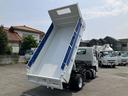 エルフトラック ４ＷＤ・２ｔ積・５ＭＴ・全低床ダンプ・中間ピン付　中間ピン　コボレーン　ＥＴＣ　左電格ミラー　アイドルアップ　左電格ミラー　坂道発進補助装置　ライトレベライザー　ドアバイザー　キーレス（8枚目）