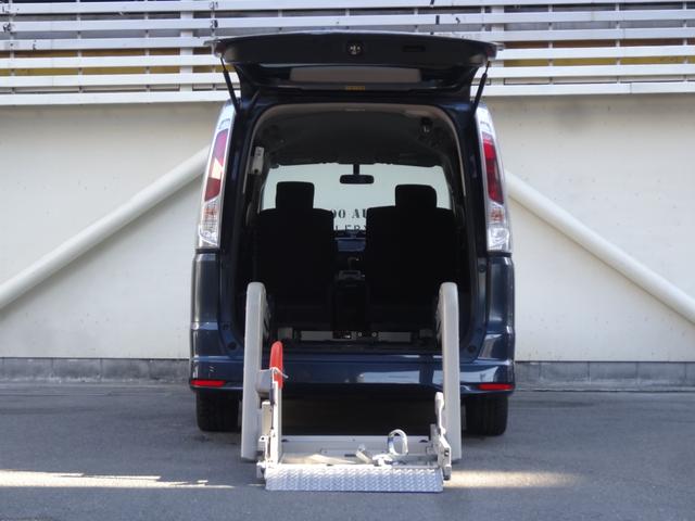 セレナ Hスター チェアキャブ リフタータイプ 福祉車両 チェアキャブ リフトタイプ 両側Pスラ クルコン スマートキー Pスタート 純正ナビ BT接続 バックカメラ 革巻きハンドル Fフォグ HID フルセグ(8枚目)