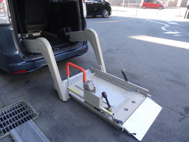 セレナ Hスター チェアキャブ リフタータイプ 福祉車両 チェアキャブ リフトタイプ 両側Pスラ クルコン スマートキー Pスタート 純正ナビ BT接続 バックカメラ 革巻きハンドル Fフォグ HID フルセグ(14枚目)