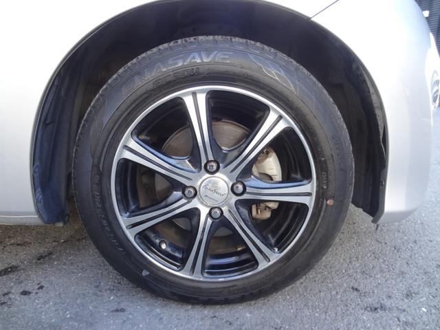 フィットハイブリッド スマートセレクション　スカイルーフ　クルーズコントロール　スマートキー　純正ＨＤＤナビ　フルセグＴＶ　Ｂカメラ　ステリモ　ＥＴＣ　ＨＩＤ　オートライト　社外１５インチＡＷ（7枚目）