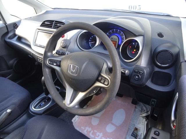 フィットハイブリッド スマートセレクション　スカイルーフ　クルーズコントロール　スマートキー　純正ＨＤＤナビ　フルセグＴＶ　Ｂカメラ　ステリモ　ＥＴＣ　ＨＩＤ　オートライト　社外１５インチＡＷ（9枚目）