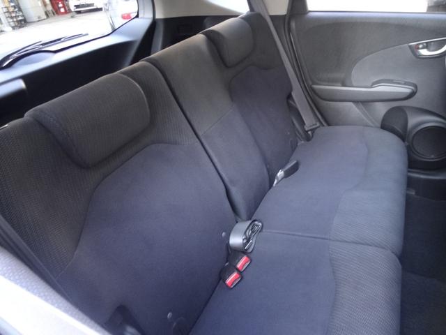 フィットハイブリッド スマートセレクション　スカイルーフ　クルーズコントロール　スマートキー　純正ＨＤＤナビ　フルセグＴＶ　Ｂカメラ　ステリモ　ＥＴＣ　ＨＩＤ　オートライト　社外１５インチＡＷ（11枚目）