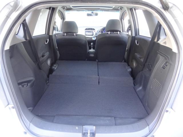 フィットハイブリッド スマートセレクション　スカイルーフ　クルーズコントロール　スマートキー　純正ＨＤＤナビ　フルセグＴＶ　Ｂカメラ　ステリモ　ＥＴＣ　ＨＩＤ　オートライト　社外１５インチＡＷ（15枚目）