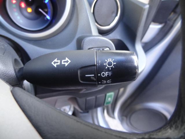 フィットハイブリッド スマートセレクション　スカイルーフ　クルーズコントロール　スマートキー　純正ＨＤＤナビ　フルセグＴＶ　Ｂカメラ　ステリモ　ＥＴＣ　ＨＩＤ　オートライト　社外１５インチＡＷ（18枚目）