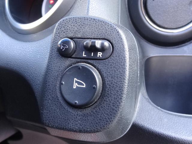 フィットハイブリッド スマートセレクション　スカイルーフ　クルーズコントロール　スマートキー　純正ＨＤＤナビ　フルセグＴＶ　Ｂカメラ　ステリモ　ＥＴＣ　ＨＩＤ　オートライト　社外１５インチＡＷ（20枚目）