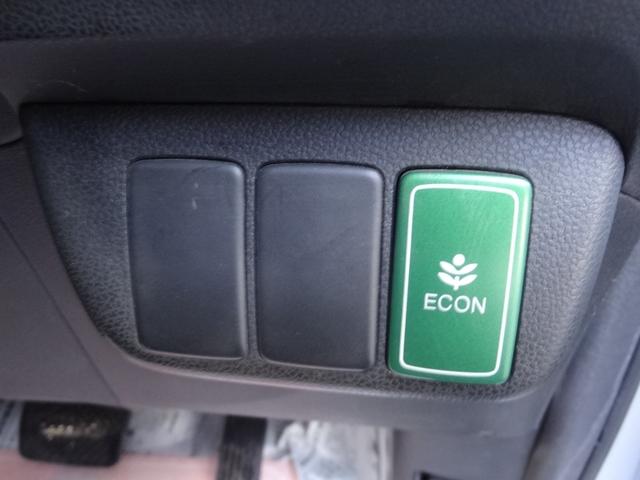 フィットハイブリッド スマートセレクション　スカイルーフ　クルーズコントロール　スマートキー　純正ＨＤＤナビ　フルセグＴＶ　Ｂカメラ　ステリモ　ＥＴＣ　ＨＩＤ　オートライト　社外１５インチＡＷ（21枚目）