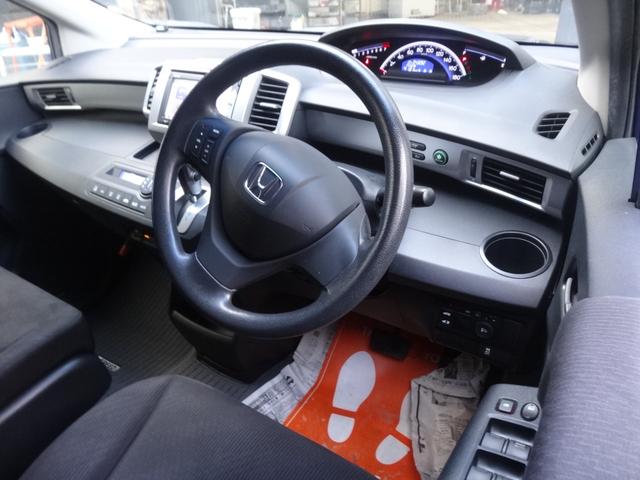 フリード Ｇ　ジャストセレクション　スマートキー　左側パワースライドドア　ＥＴＣ　バックカメラ　純正メモリーナビ　ワンセグＴＶ　ＣＤ　ＤＶＤ　オートエアコン　オートライト　ステリモ（8枚目）