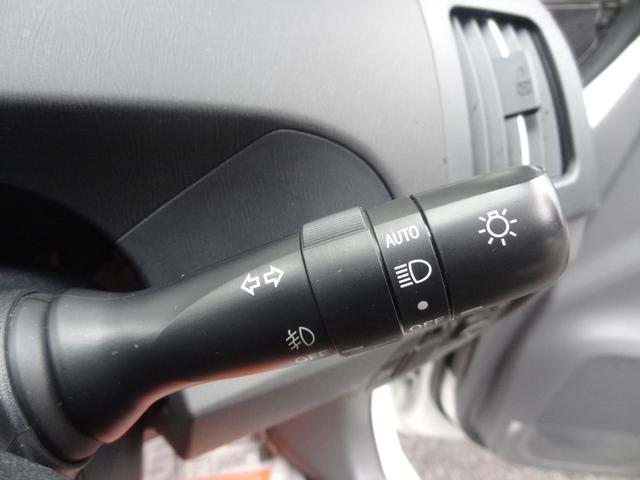 プリウス S 踏み間違い防止装置 スマートキー Pスタート バックカメラ 純正AW 純正SDナビ ステリモ ETC Fフォグ オートライト オートエアコン(16枚目)